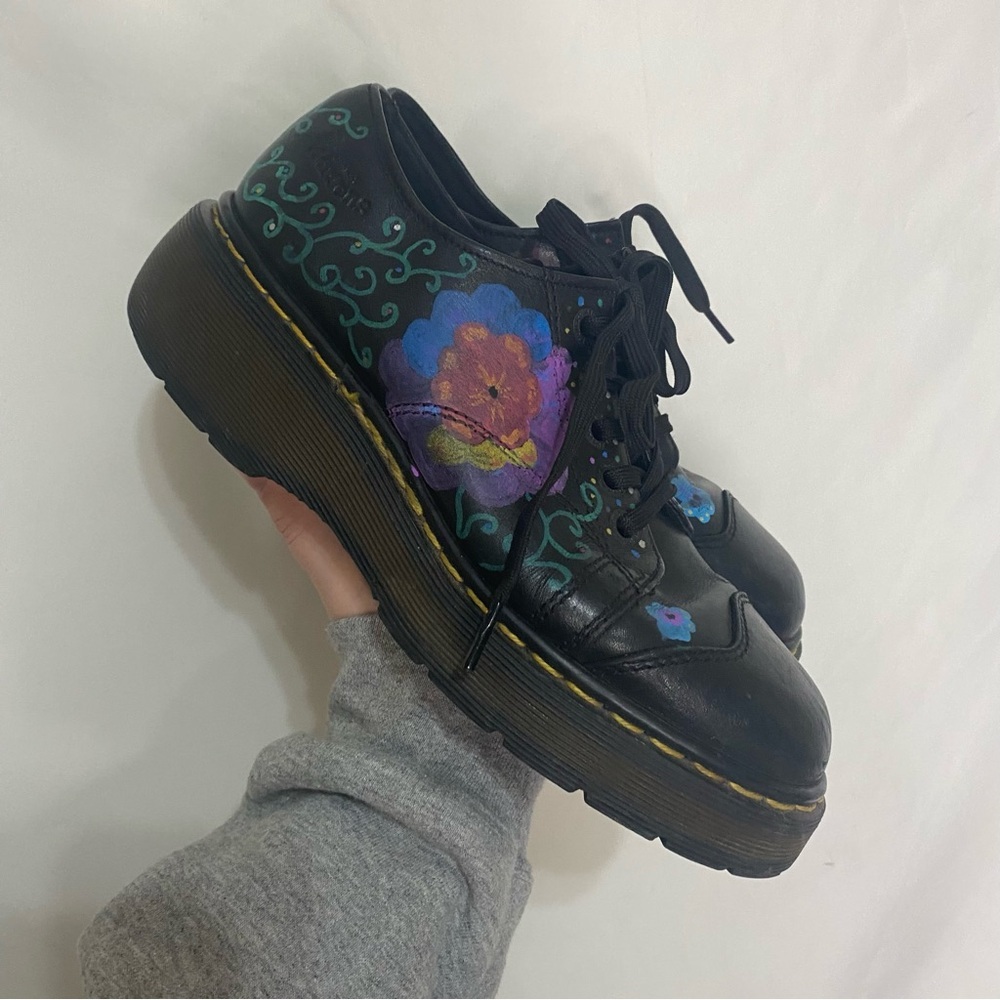 Dr. Martens hand painted black leather shoes size 9